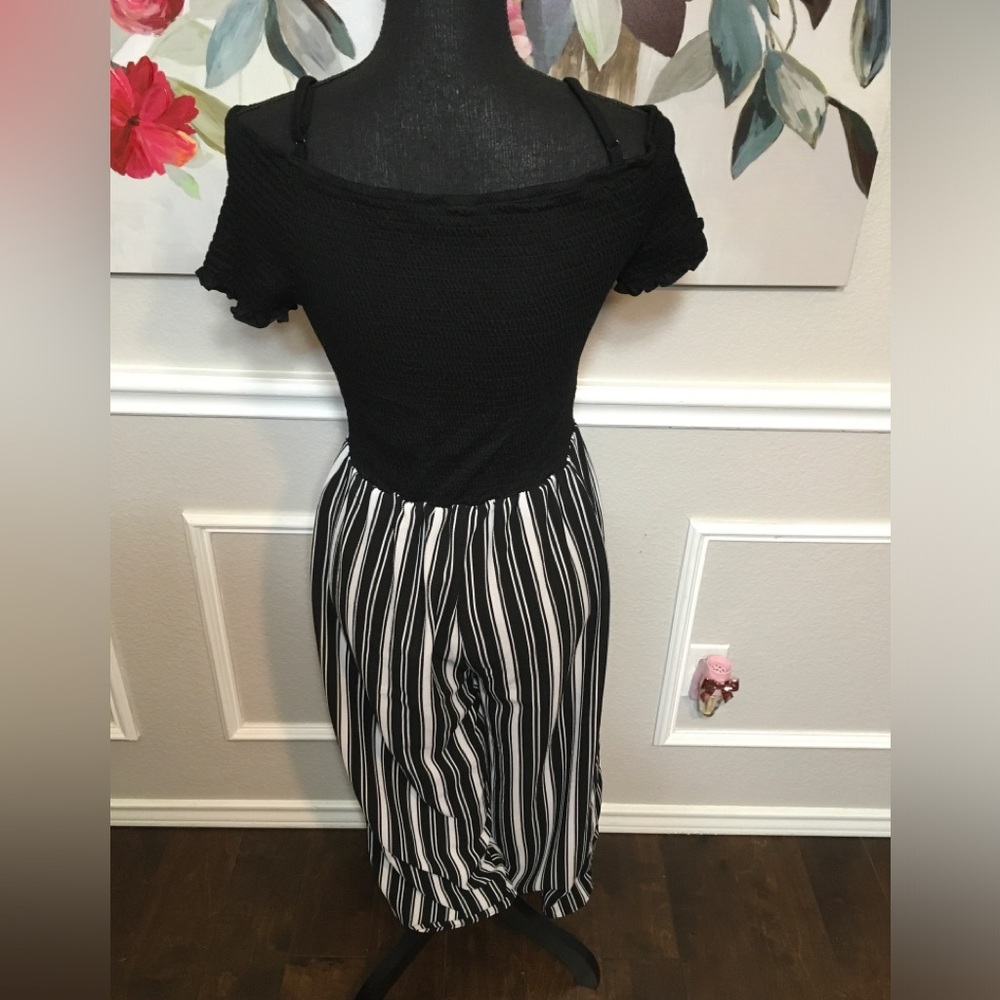 Black and White Wide Leg Jumpsuit NWOT - Picture 10 of 11